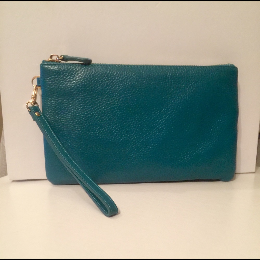 HButler charging wristlet